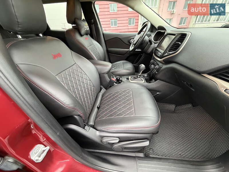 Внедорожник / Кроссовер Jeep Cherokee 2015 в Виннице