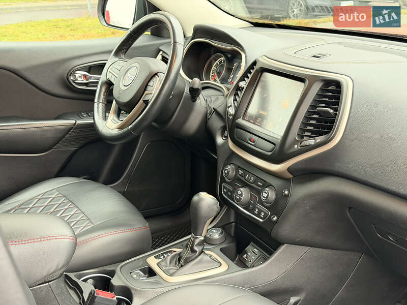 Внедорожник / Кроссовер Jeep Cherokee 2015 в Виннице