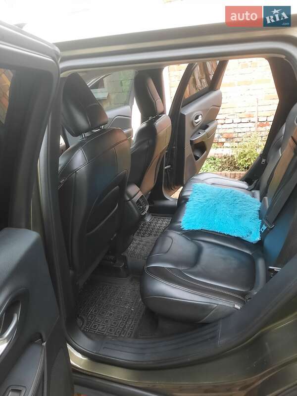 Внедорожник / Кроссовер Jeep Cherokee 2015 в Сумах