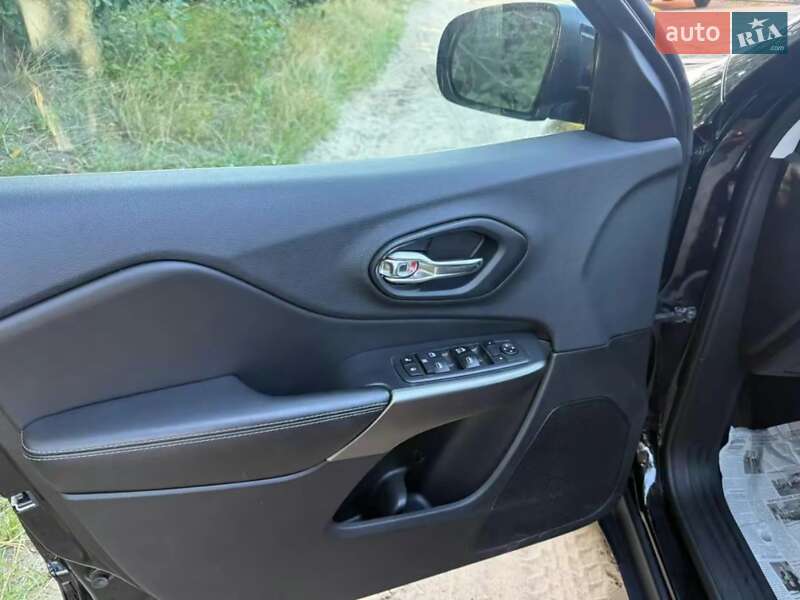 Внедорожник / Кроссовер Jeep Cherokee 2018 в Гайвороне