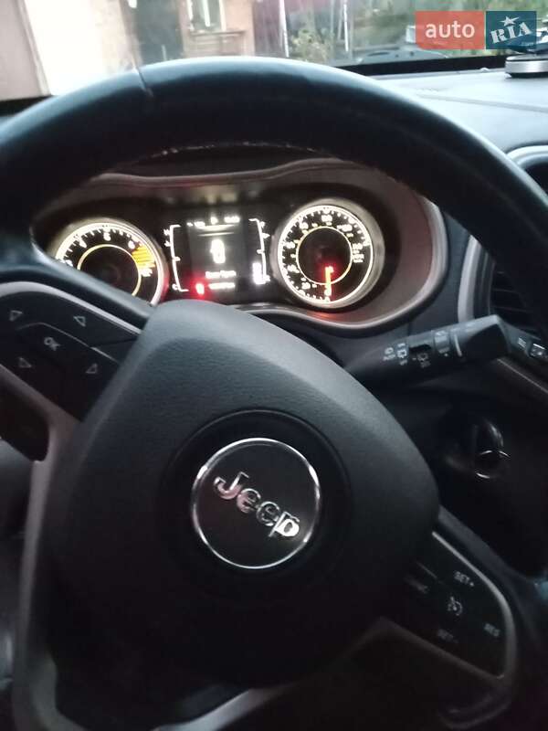 Внедорожник / Кроссовер Jeep Cherokee 2015 в Ромнах