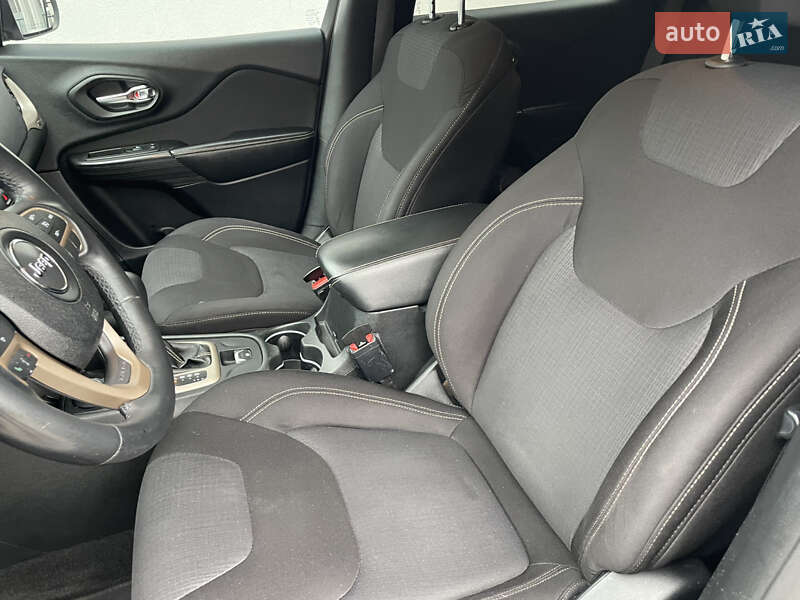 Внедорожник / Кроссовер Jeep Cherokee 2014 в Лубнах