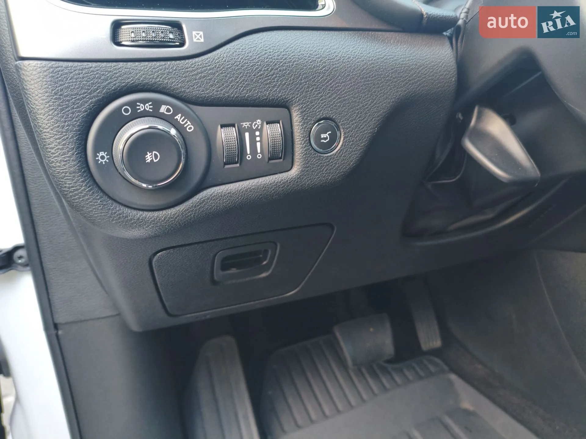 2018 Jeep Cherokee - мініатюра 11