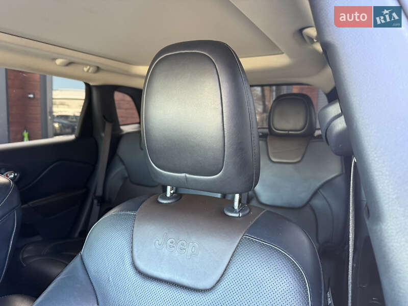 Позашляховик / Кросовер Jeep Cherokee 2015 в Стрию