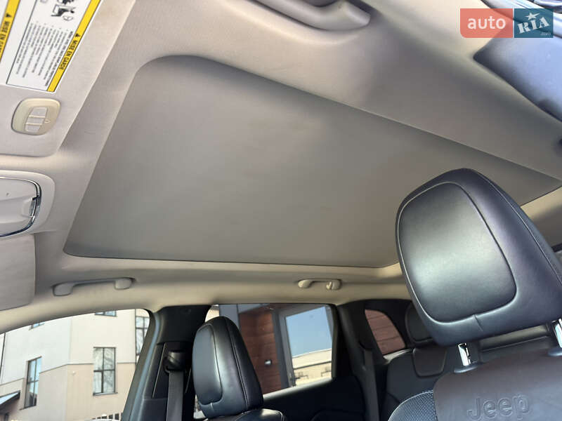 Позашляховик / Кросовер Jeep Cherokee 2015 в Стрию