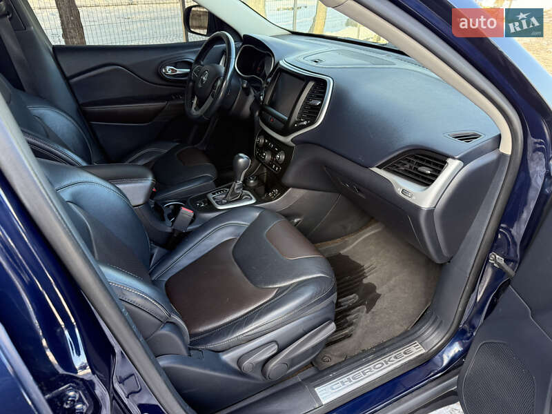 Позашляховик / Кросовер Jeep Cherokee 2015 в Стрию