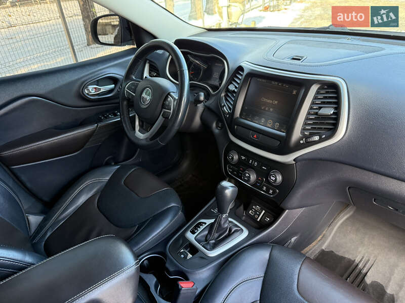 Позашляховик / Кросовер Jeep Cherokee 2015 в Стрию