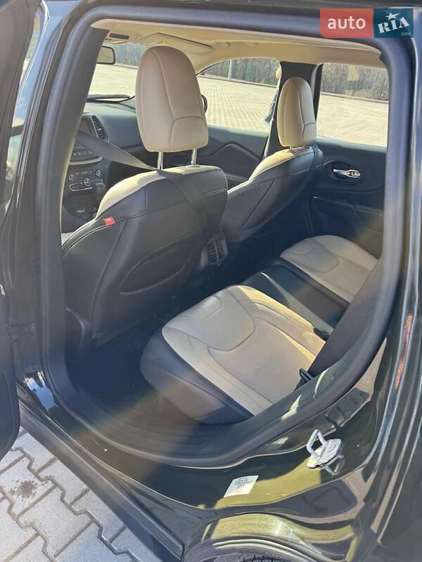 Позашляховик / Кросовер Jeep Cherokee 2016 в Кам'янець-Подільському