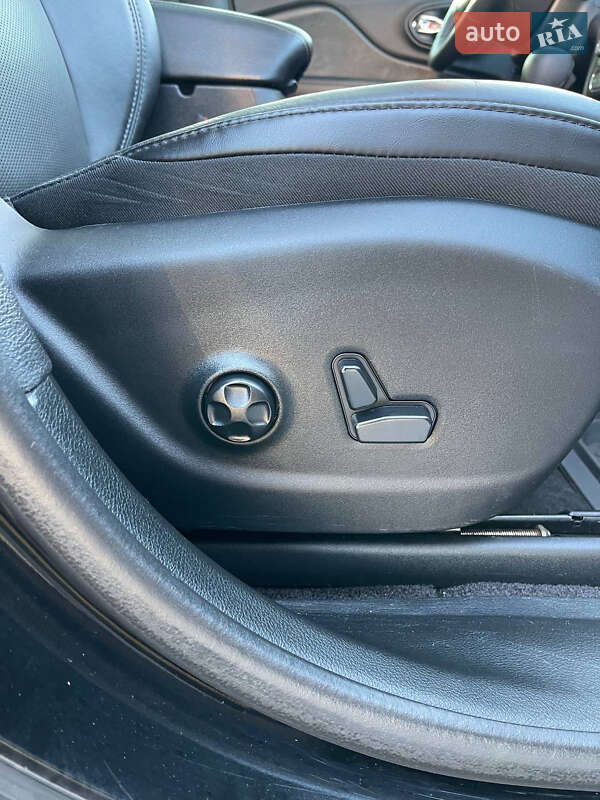 Внедорожник / Кроссовер Jeep Cherokee 2018 в Луцке