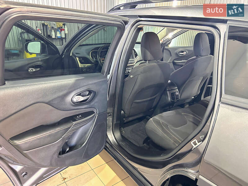 Позашляховик / Кросовер Jeep Cherokee 2015 в Харкові