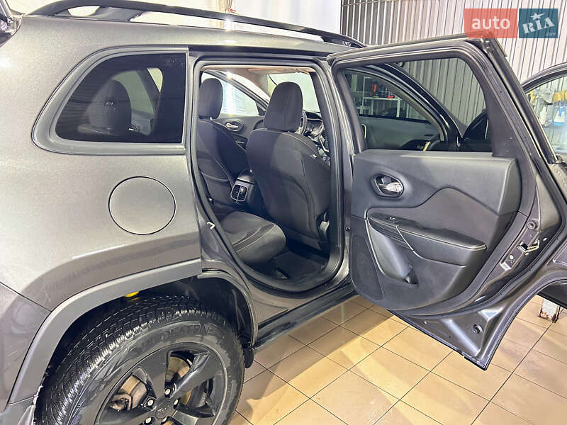 Позашляховик / Кросовер Jeep Cherokee 2015 в Харкові