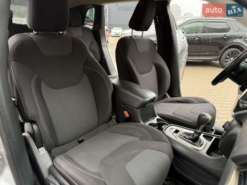 Позашляховик / Кросовер Jeep Cherokee 2015 в Києві фото 18 Позашляховик / Кросовер Jeep Cherokee 2015 в Києві