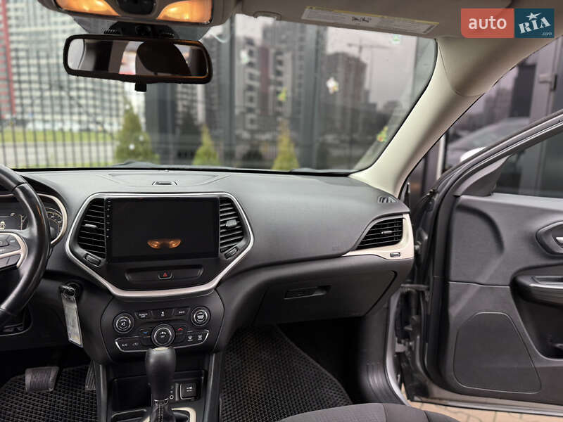 Позашляховик / Кросовер Jeep Cherokee 2015 в Києві фото 22 Позашляховик / Кросовер Jeep Cherokee 2015 в Києві