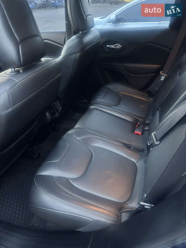 Позашляховик / Кросовер Jeep Cherokee 2015 в Білгороді-Дністровському фото 9 Позашляховик / Кросовер Jeep Cherokee 2015 в Білгороді-Дністровському
