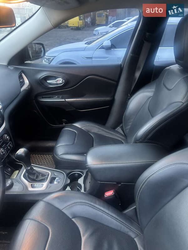 Позашляховик / Кросовер Jeep Cherokee 2015 в Білгороді-Дністровському фото 11 Позашляховик / Кросовер Jeep Cherokee 2015 в Білгороді-Дністровському