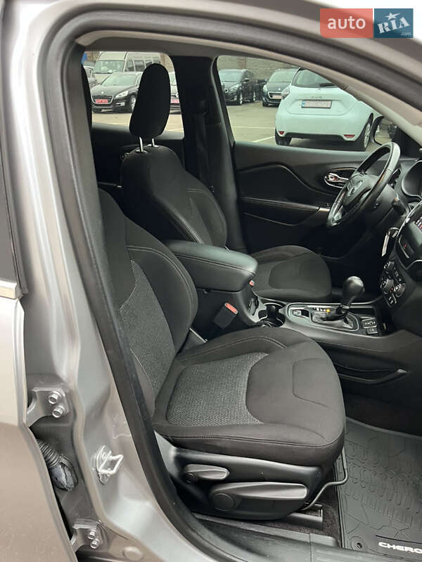 Внедорожник / Кроссовер Jeep Cherokee 2019 в Ровно