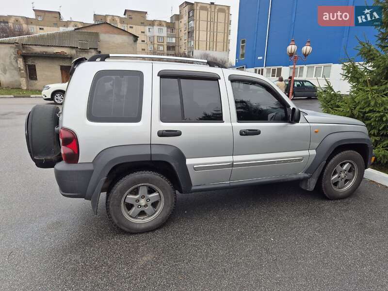 Позашляховик / Кросовер Jeep Cherokee 2006 в Богуславі фото 12 Позашляховик / Кросовер Jeep Cherokee 2006 в Богуславі