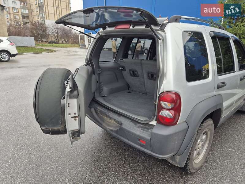 Позашляховик / Кросовер Jeep Cherokee 2006 в Богуславі фото 14 Позашляховик / Кросовер Jeep Cherokee 2006 в Богуславі