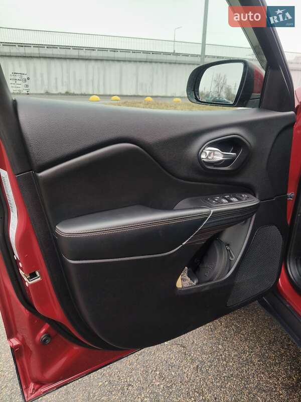 Внедорожник / Кроссовер Jeep Cherokee 2016 в Ирпене