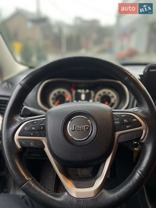 Внедорожник / Кроссовер Jeep Cherokee 2016 в Днепре