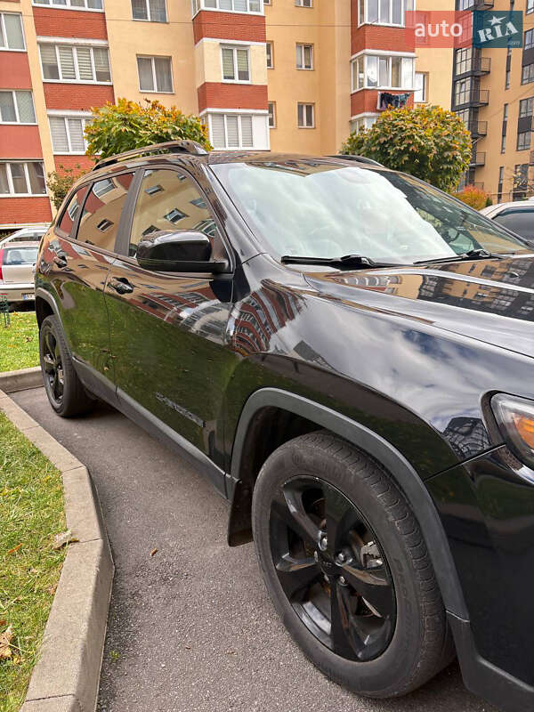 Внедорожник / Кроссовер Jeep Cherokee 2018 в Хмельницком