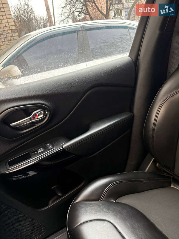 Внедорожник / Кроссовер Jeep Cherokee 2018 в Хмельницком