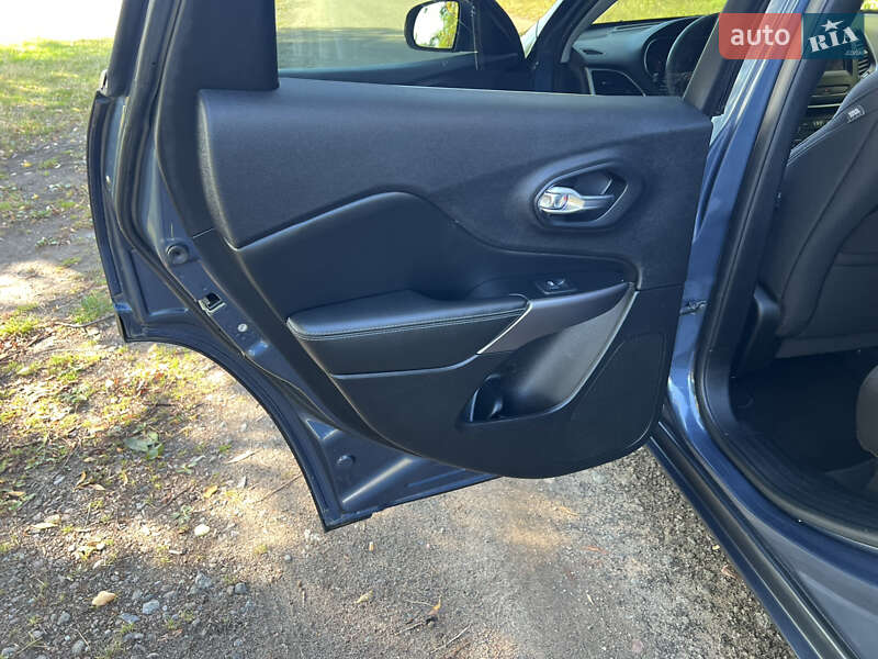 Внедорожник / Кроссовер Jeep Cherokee 2019 в Чернигове