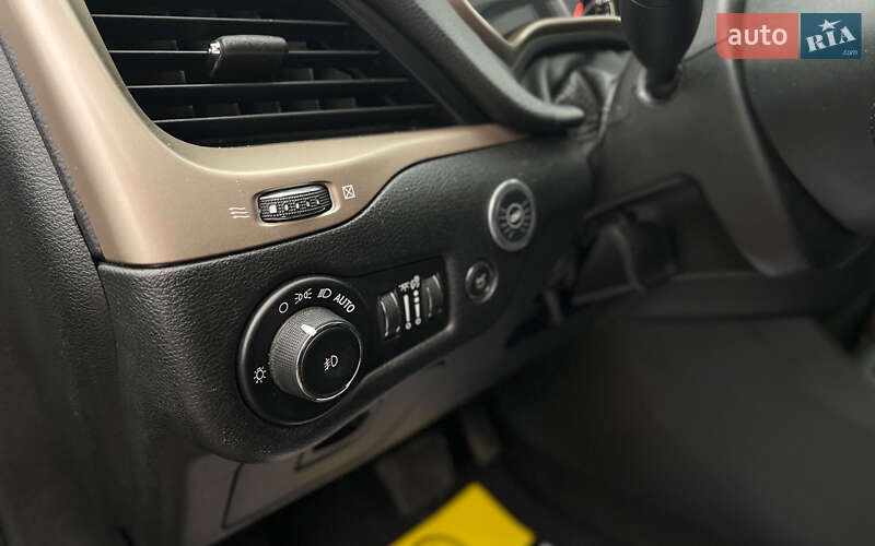 Внедорожник / Кроссовер Jeep Cherokee 2015 в Мукачево