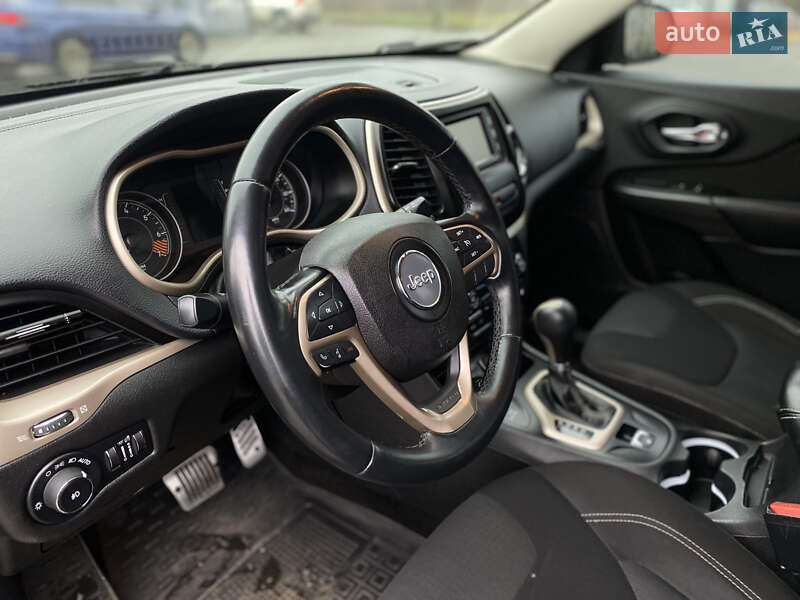 Позашляховик / Кросовер Jeep Cherokee 2015 в Полтаві фото 15 Позашляховик / Кросовер Jeep Cherokee 2015 в Полтаві