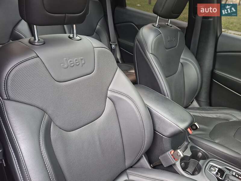 Внедорожник / Кроссовер Jeep Cherokee 2021 в Черкассах