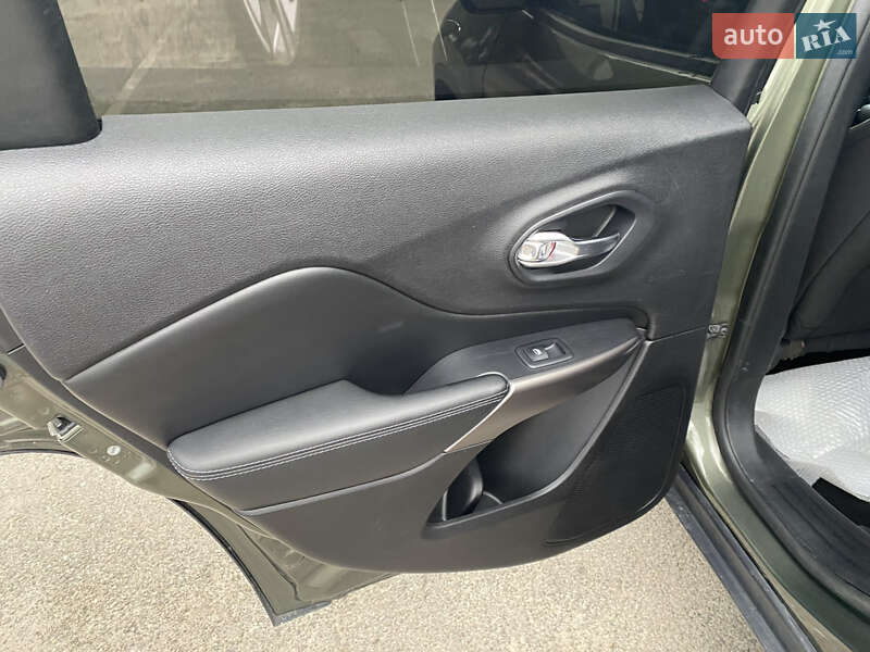 Позашляховик / Кросовер Jeep Cherokee 2020 в Києві фото 23 Позашляховик / Кросовер Jeep Cherokee 2020 в Києві