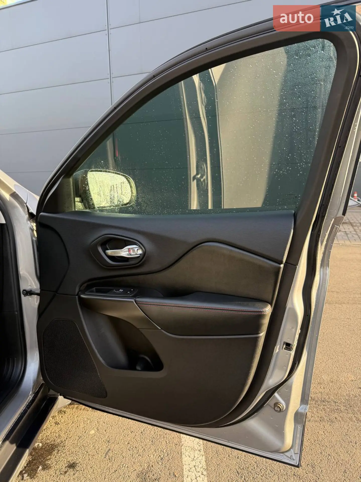 2019 Jeep Cherokee - мініатюра 28