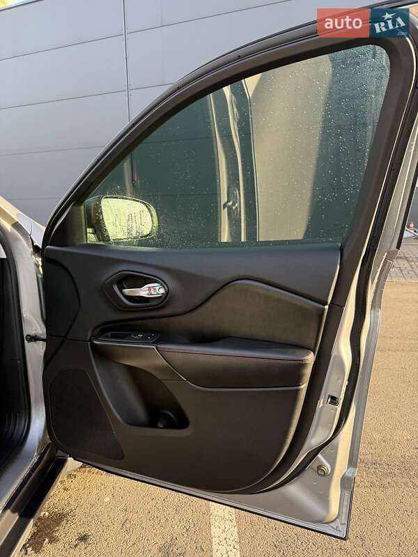 Внедорожник / Кроссовер Jeep Cherokee 2019 в Харькове фото 28 Внедорожник / Кроссовер Jeep Cherokee 2019 в Харькове