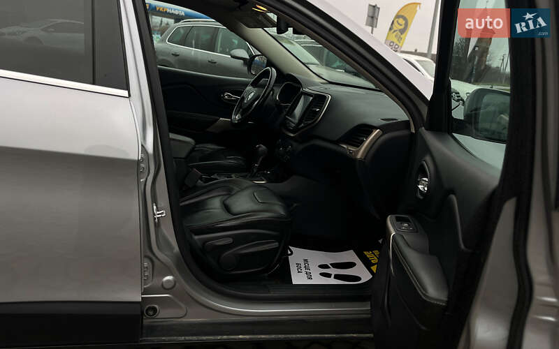 Внедорожник / Кроссовер Jeep Cherokee 2017 в Мукачево