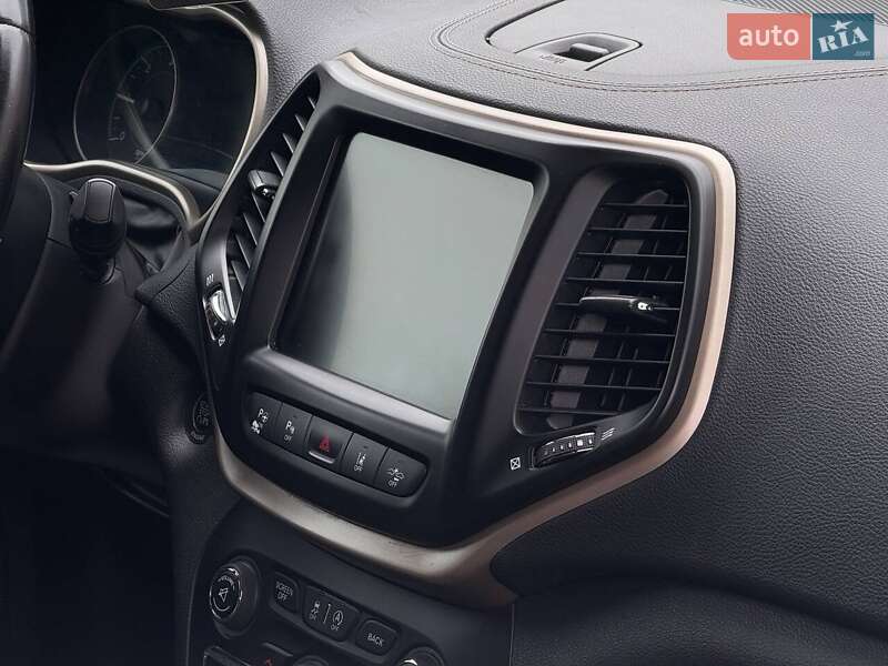 Внедорожник / Кроссовер Jeep Cherokee 2014 в Черновцах