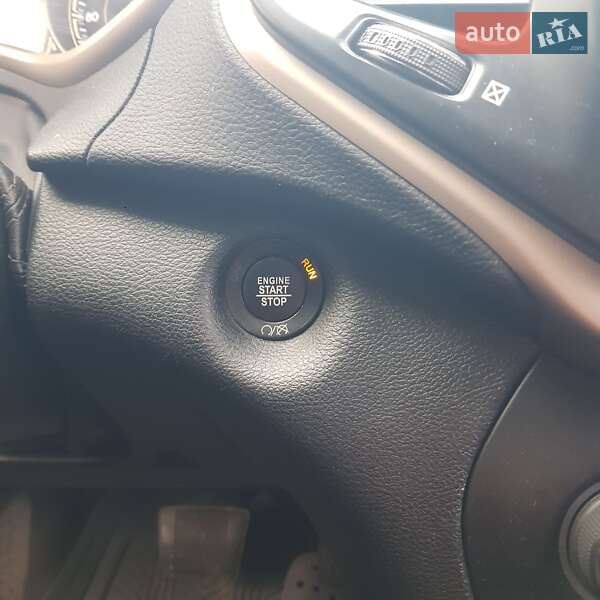 Внедорожник / Кроссовер Jeep Cherokee 2016 в Ровно