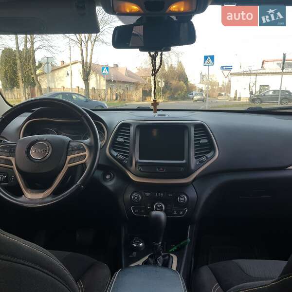 Внедорожник / Кроссовер Jeep Cherokee 2016 в Ровно