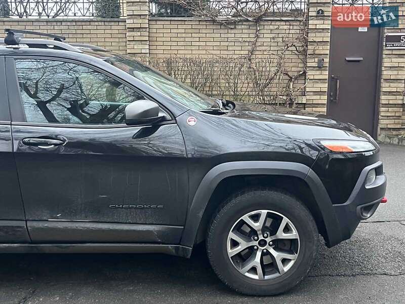 Позашляховик / Кросовер Jeep Cherokee 2015 в Києві