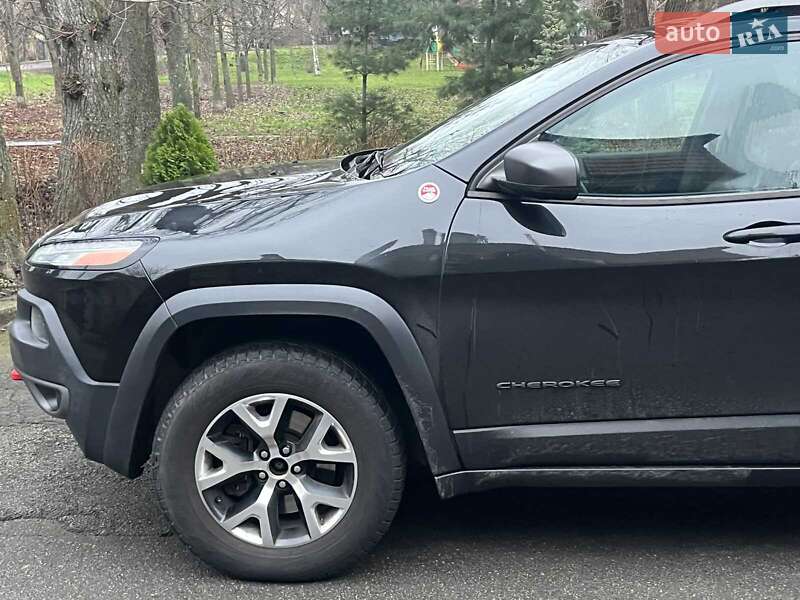 Позашляховик / Кросовер Jeep Cherokee 2015 в Києві