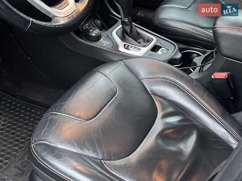 Позашляховик / Кросовер Jeep Cherokee 2015 в Києві