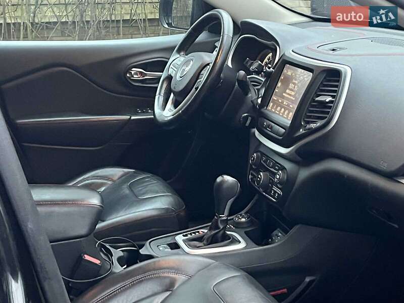 Позашляховик / Кросовер Jeep Cherokee 2015 в Києві