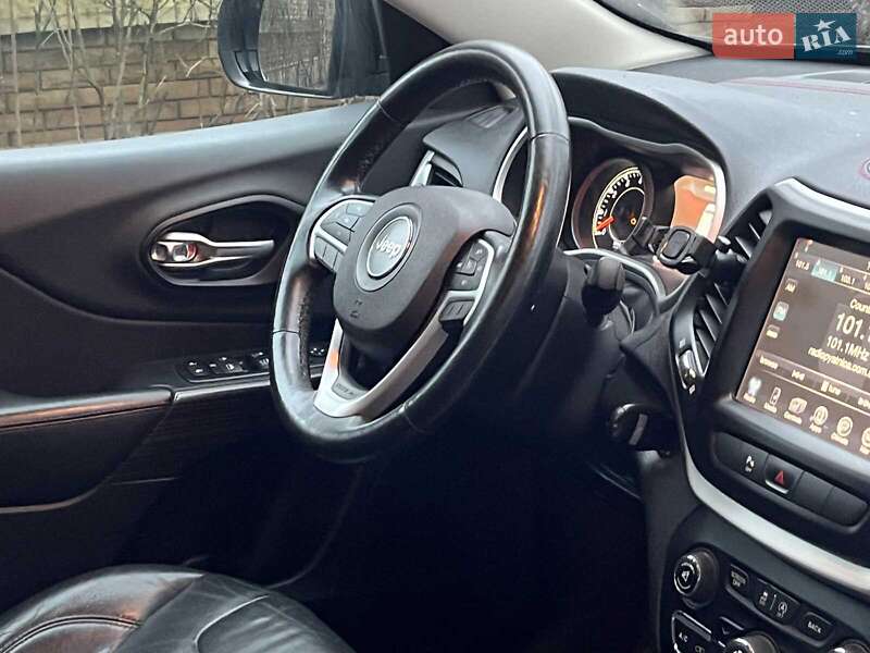 Позашляховик / Кросовер Jeep Cherokee 2015 в Києві