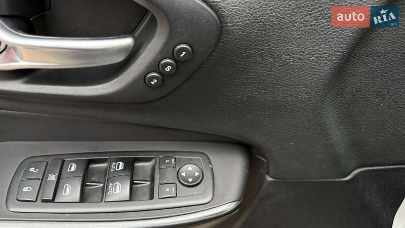 Позашляховик / Кросовер Jeep Cherokee 2015 в Києві