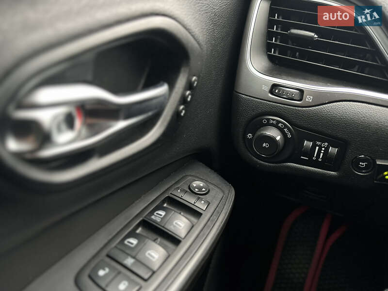 Позашляховик / Кросовер Jeep Cherokee 2014 в Києві