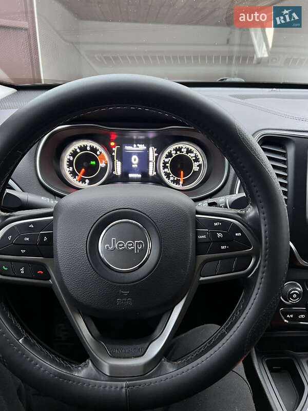 Позашляховик / Кросовер Jeep Cherokee 2018 в Хмільнику