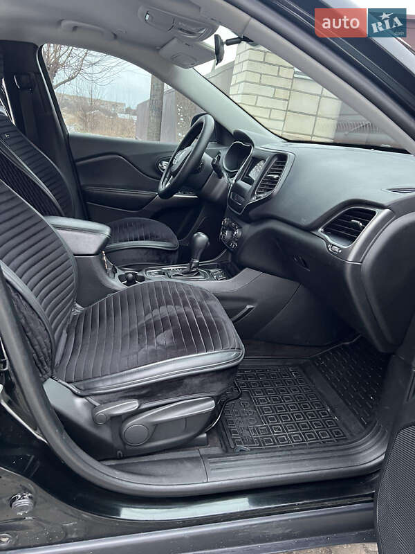 Позашляховик / Кросовер Jeep Cherokee 2018 в Хмільнику
