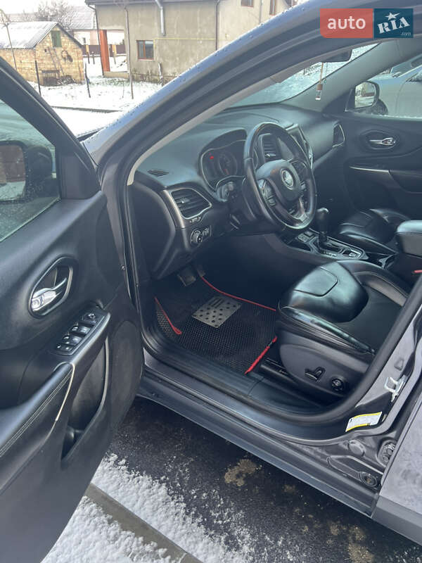 Позашляховик / Кросовер Jeep Cherokee 2018 в Миронівці