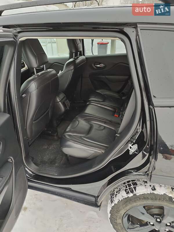 Внедорожник / Кроссовер Jeep Cherokee 2016 в Тернополе