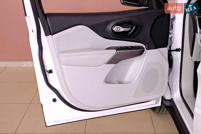 Внедорожник / Кроссовер Jeep Cherokee 2022 в Одессе