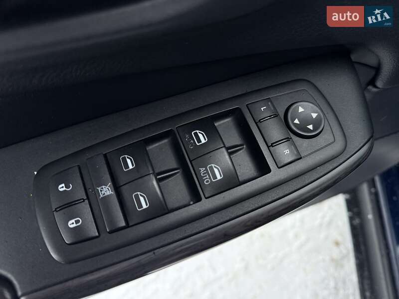 Внедорожник / Кроссовер Jeep Cherokee 2015 в Стрые